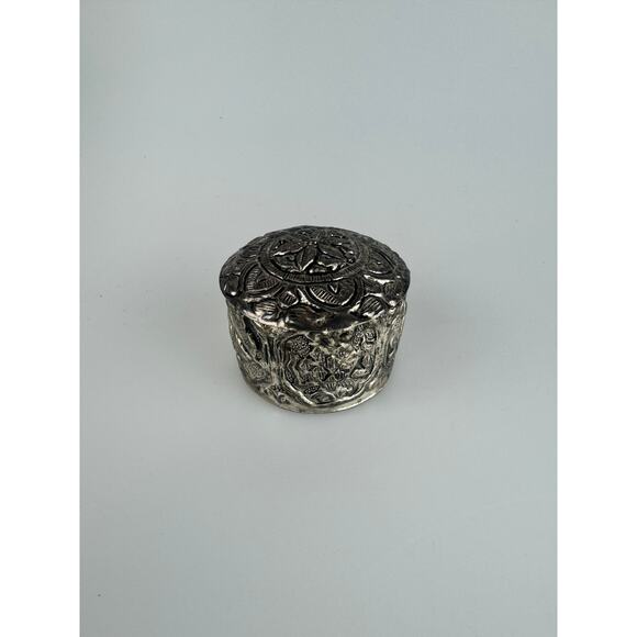 Antique Trinket Box - Silver Repousse Pill Box with Floral Design - 19 Grams - Picture 5 of 6